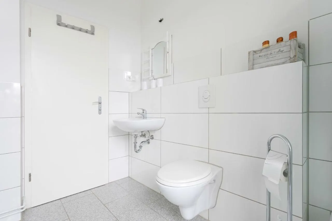 ברלין City Studio Apartment For 4, Near Sonnenallee 0*,